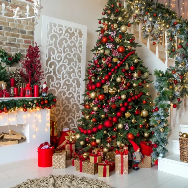 Grand Christmas Pine Tree
